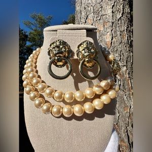 EPIC find!! RARE Kenneth Jay Lane for Avon “door knocker” lion head set! 💛✨🤍
